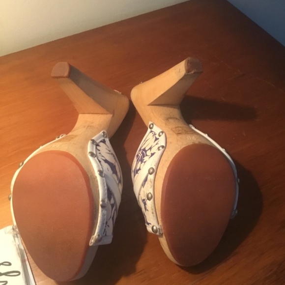 Burberry wooden heel sandals - Picture 3 of 4